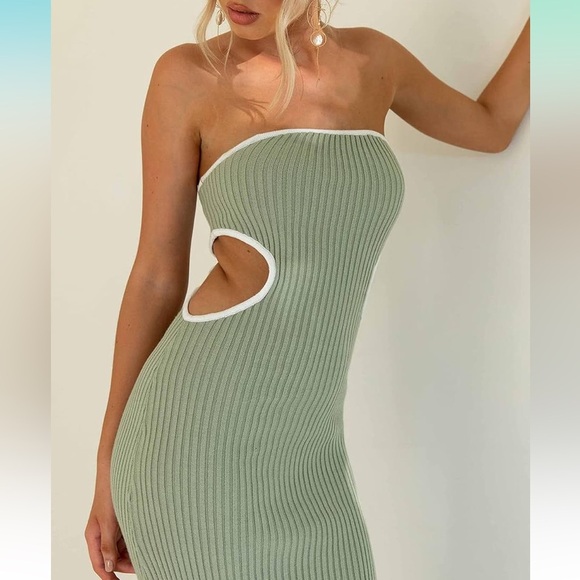 Knit Sleeveless Bodycon Strapless Side Cut Out Contrast Color Tube dress
8075 - Picture 3 of 5